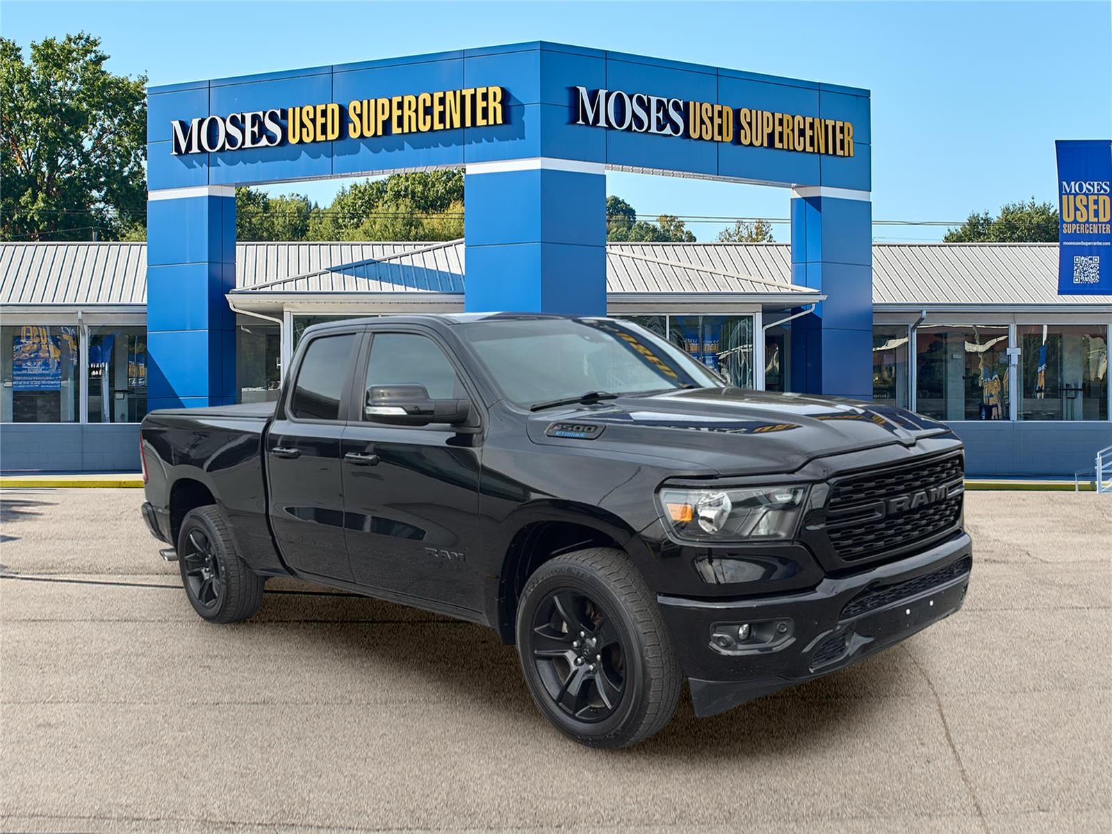 2022 RAM 1500 Big Horn in Diamond Black Crystal Pearlcoat — front three-quarter view