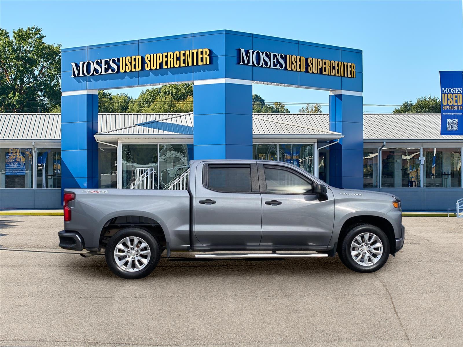 2021 Chevrolet Silverado 1500 Custom in Silver Ice Metallic — front three-quarter view