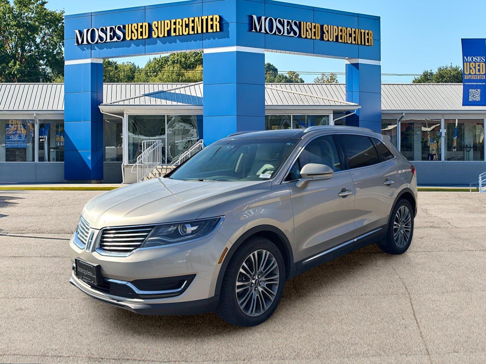 2017 Lincoln MKX Reserve in Palladium White Gold Metallic — front three-quarter view