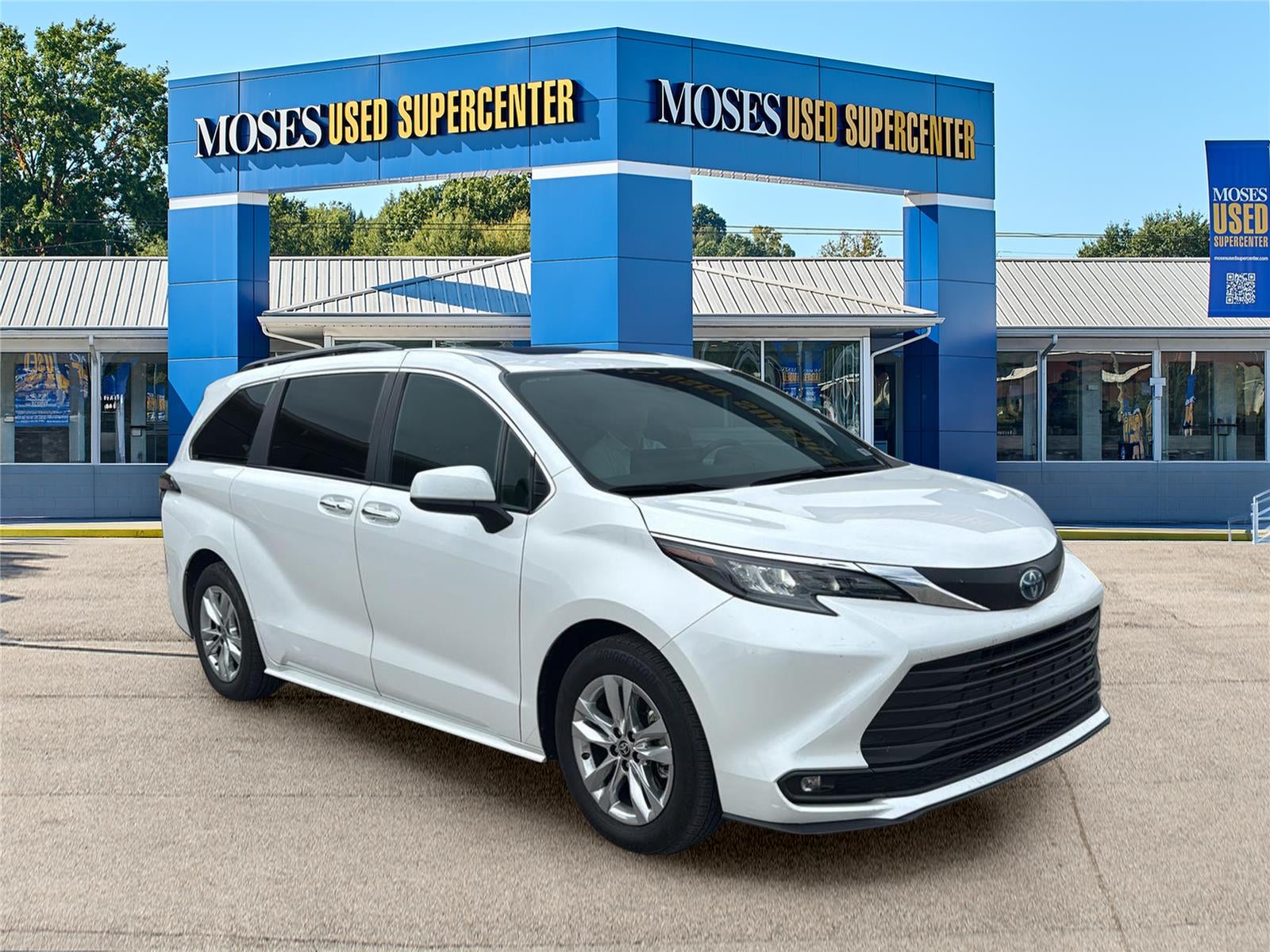 2025 Toyota SIENNA MINIVAN in Wind Chill Pearl — front three-quarter view