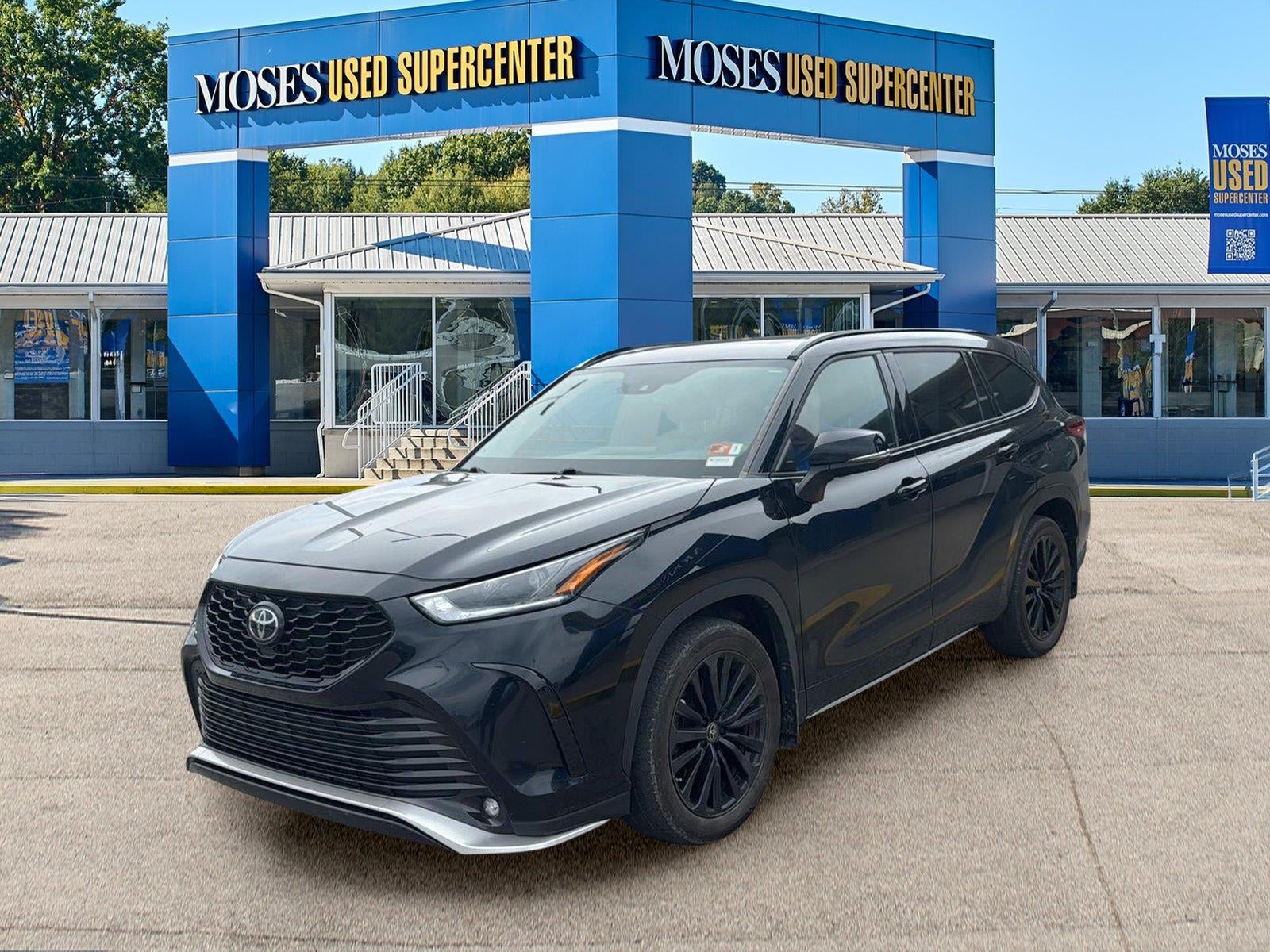 2023 Toyota Highlander XSE in Midnight Black Metallic — front three-quarter view