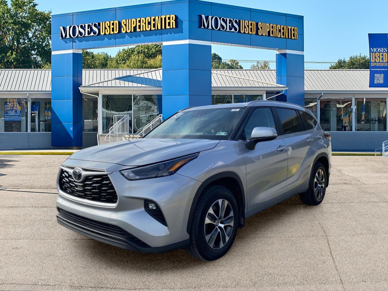 2024 Toyota Highlander XLE in Celestial Silver Metallic — front three-quarter view