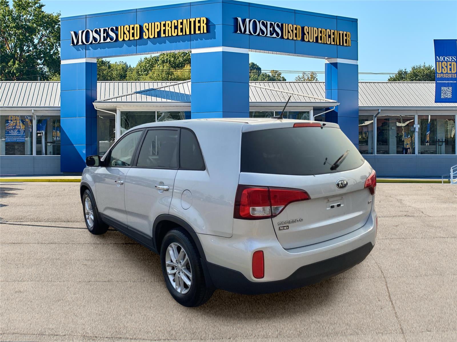 2015 Kia Sorento — rear three-quarter view