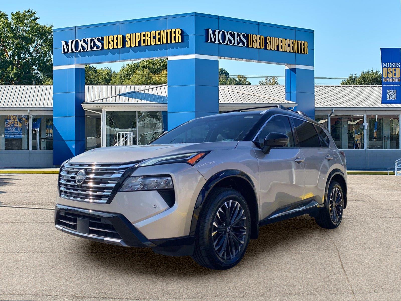 2025 Nissan Rogue Platinum in Champagne Silver Metallic And Super Black — front three-quarter view